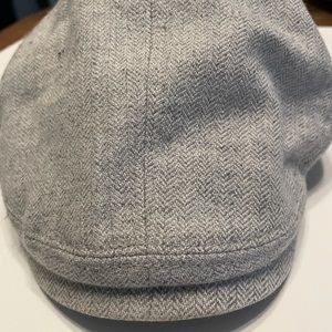 Gray and white cap, hat, beret